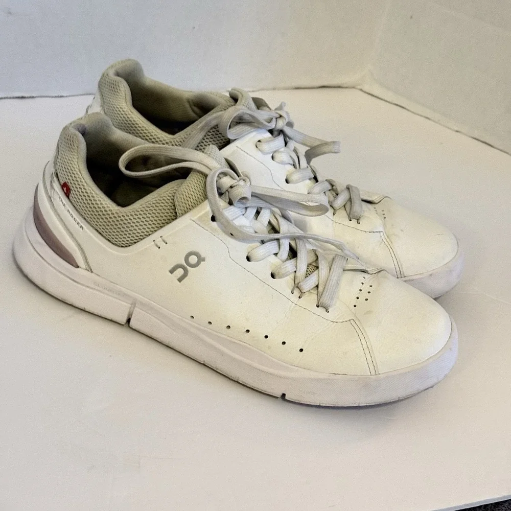 On Cloud The Roger Advantage Sneakers Women's Size 8.5 White & Mauve